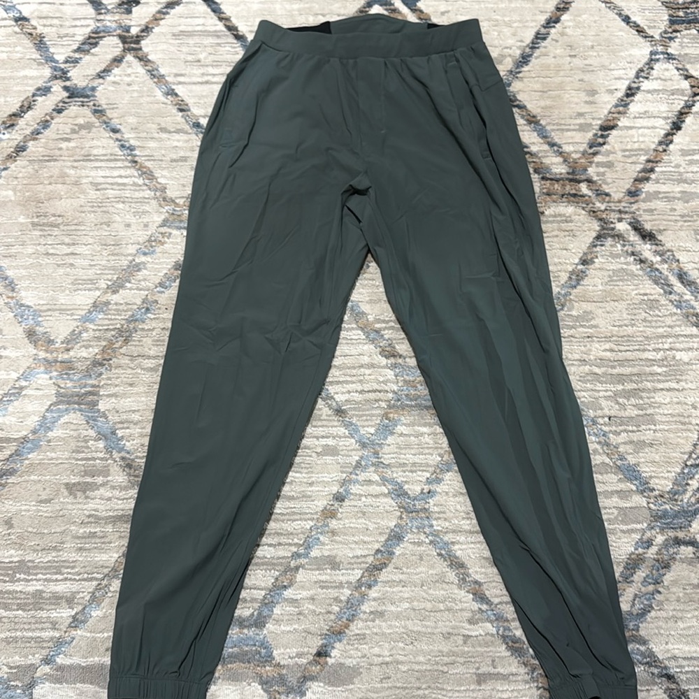 Lululemon surge joggers size M